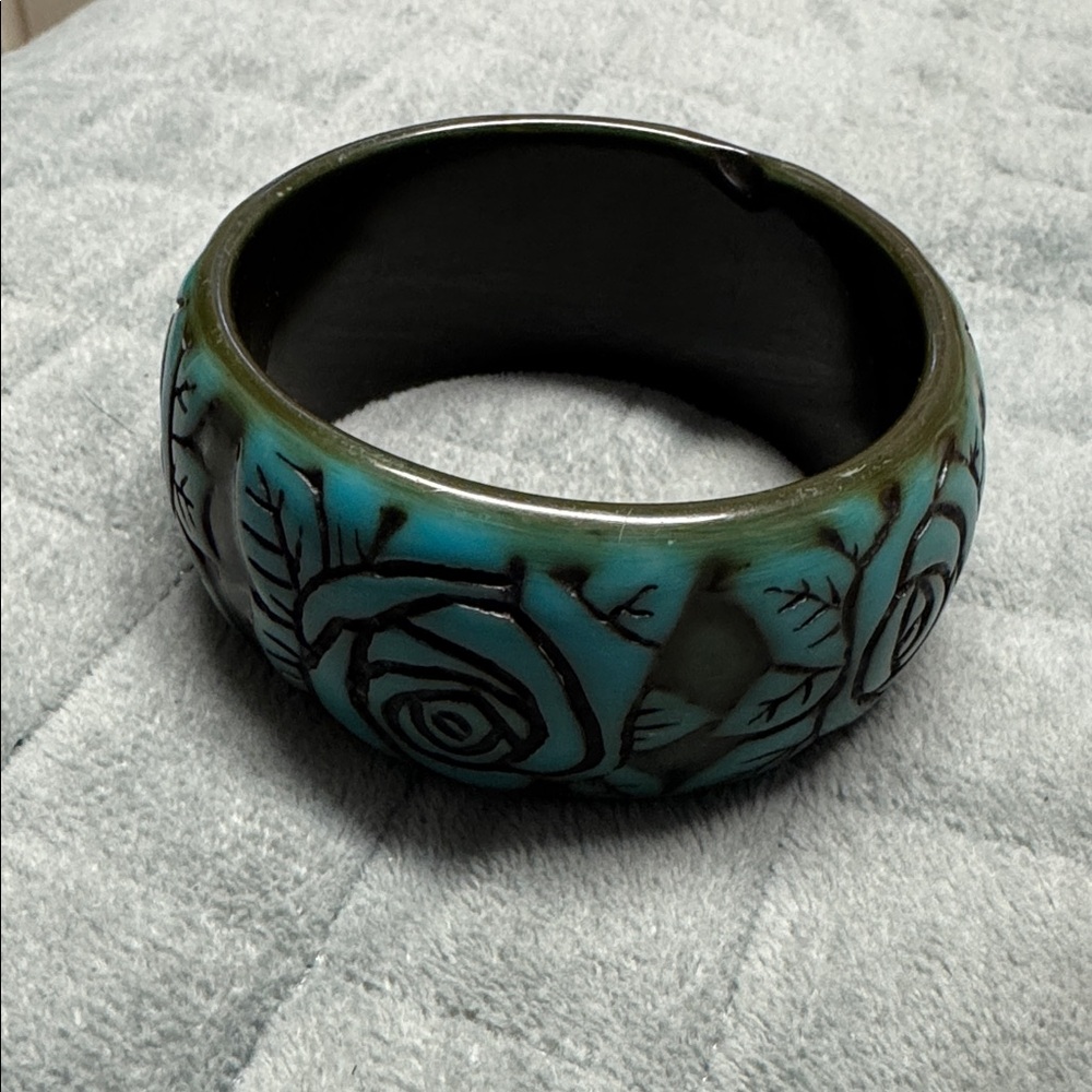 Vintage Plastic Bangle Bracelet, Teal, Black, Floral, Carved, Retro, Boho - Picture 3 of 7